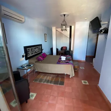 Hotel Rural La De Cigueenas 2*