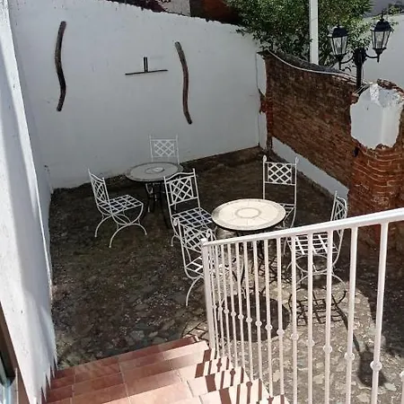 Rural La De Cigueenas Hotel