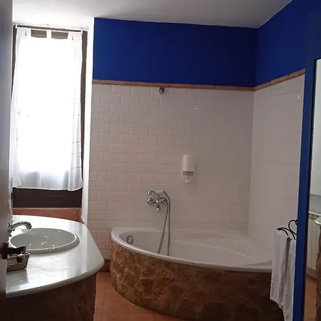 Rural La De Cigueenas Otel 2*