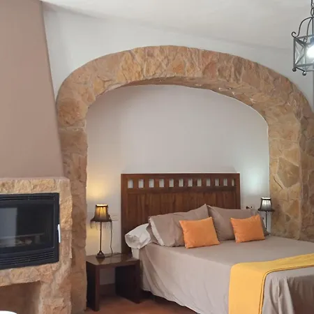 Otel Rural La De Cigueenas 2*