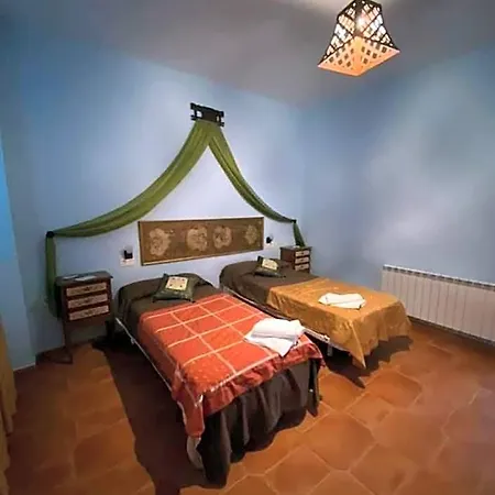 Otel Rural La De Cigueenas 2*