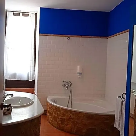 Otel Rural La De Cigueenas 2*