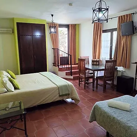 Rural La De Cigueenas Otel Jerez De Los Caballeros