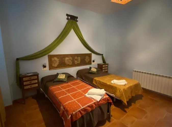 Rural La De Cigueenas Hotel