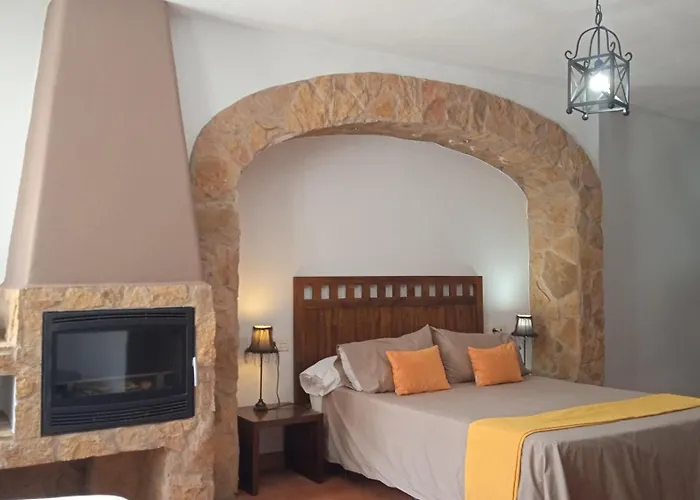 Hotel Rural La De Cigueenas 2*